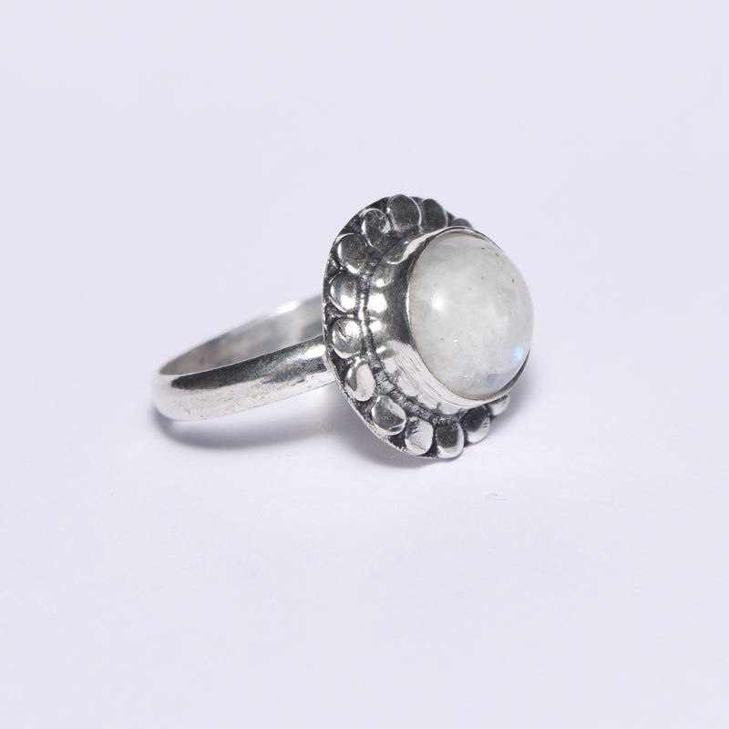 Žiedas su Mėnulio akmeniu -