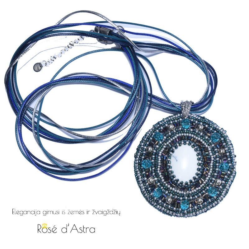 Koljė su Agatu "Balta Jūros Puta" - Rankų darbo gaminiai