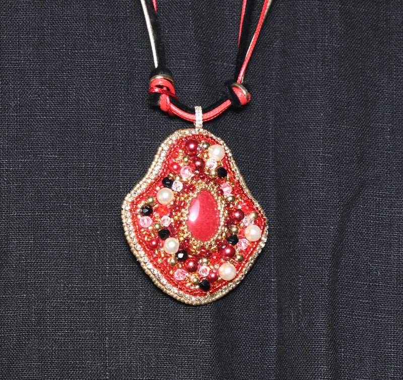 Koljė su raudonu Chalcedonu „Raudonoji Valdovė“ - Rankų darbo gaminiai