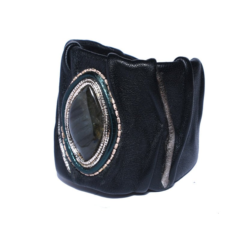 Natūralios odos apyrankė su Labradoru - Rankų darbo gaminiai