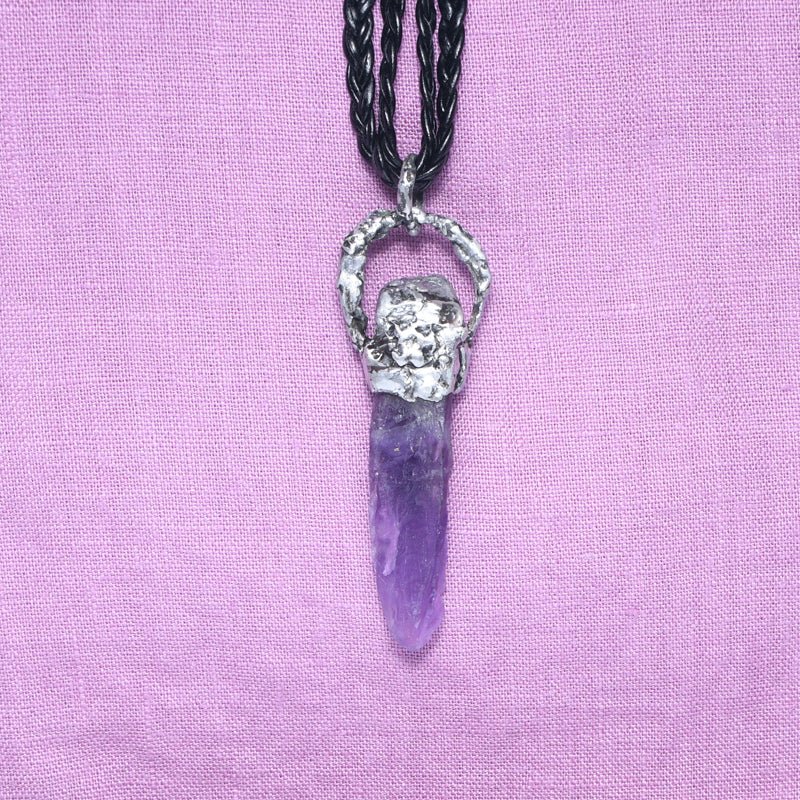 Pakabukas su Ametistu “Šviesos Strėlė" - Rankų darbo gaminiai