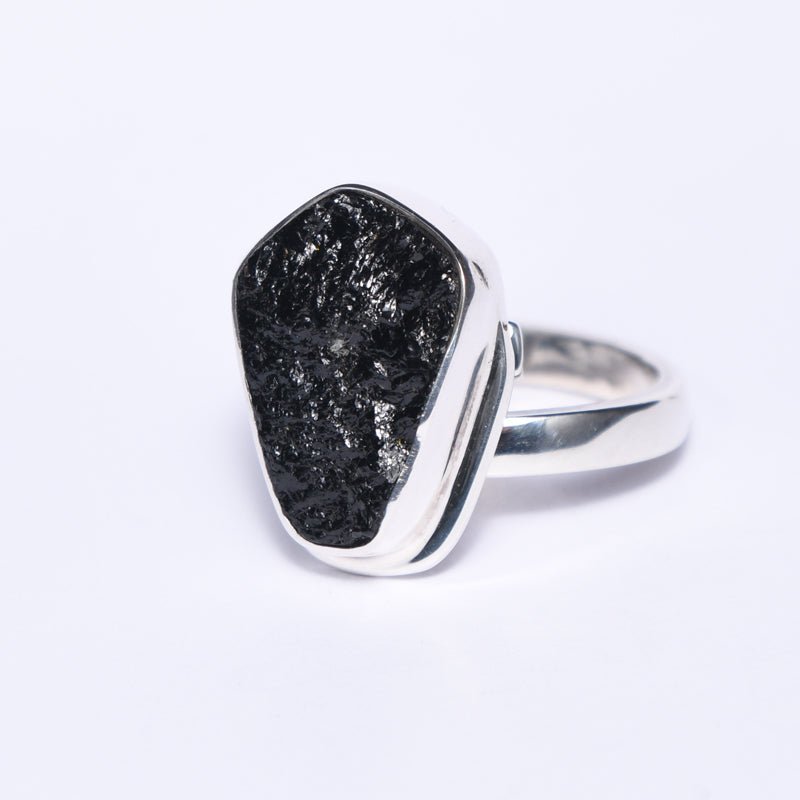 Žiedas su juodu Turmalinu - Rankų darbo gaminiai