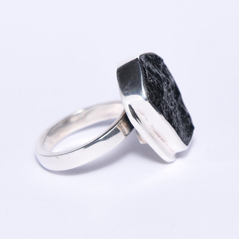 Žiedas su juodu Turmalinu - Rankų darbo gaminiai